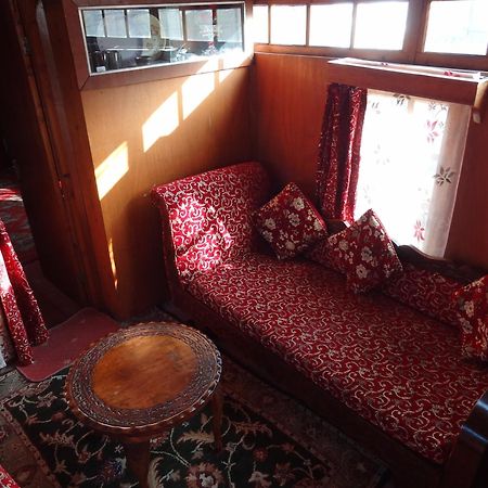 Houseboat Moon Of Kashmir Hotell Srīnagar Rom bilde