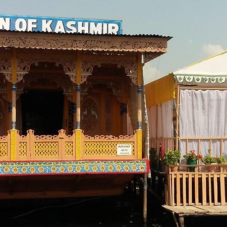 Houseboat Moon Of Kashmir Hotell Srīnagar Eksteriør bilde