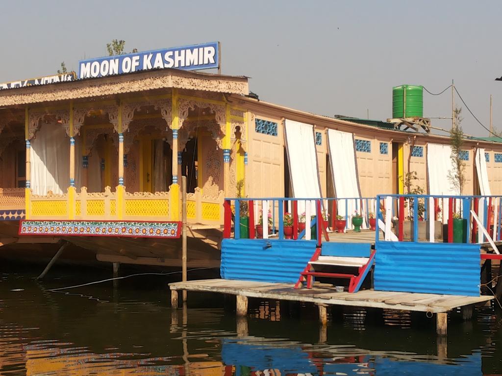 Houseboat Moon Of Kashmir Hotell Srīnagar Eksteriør bilde