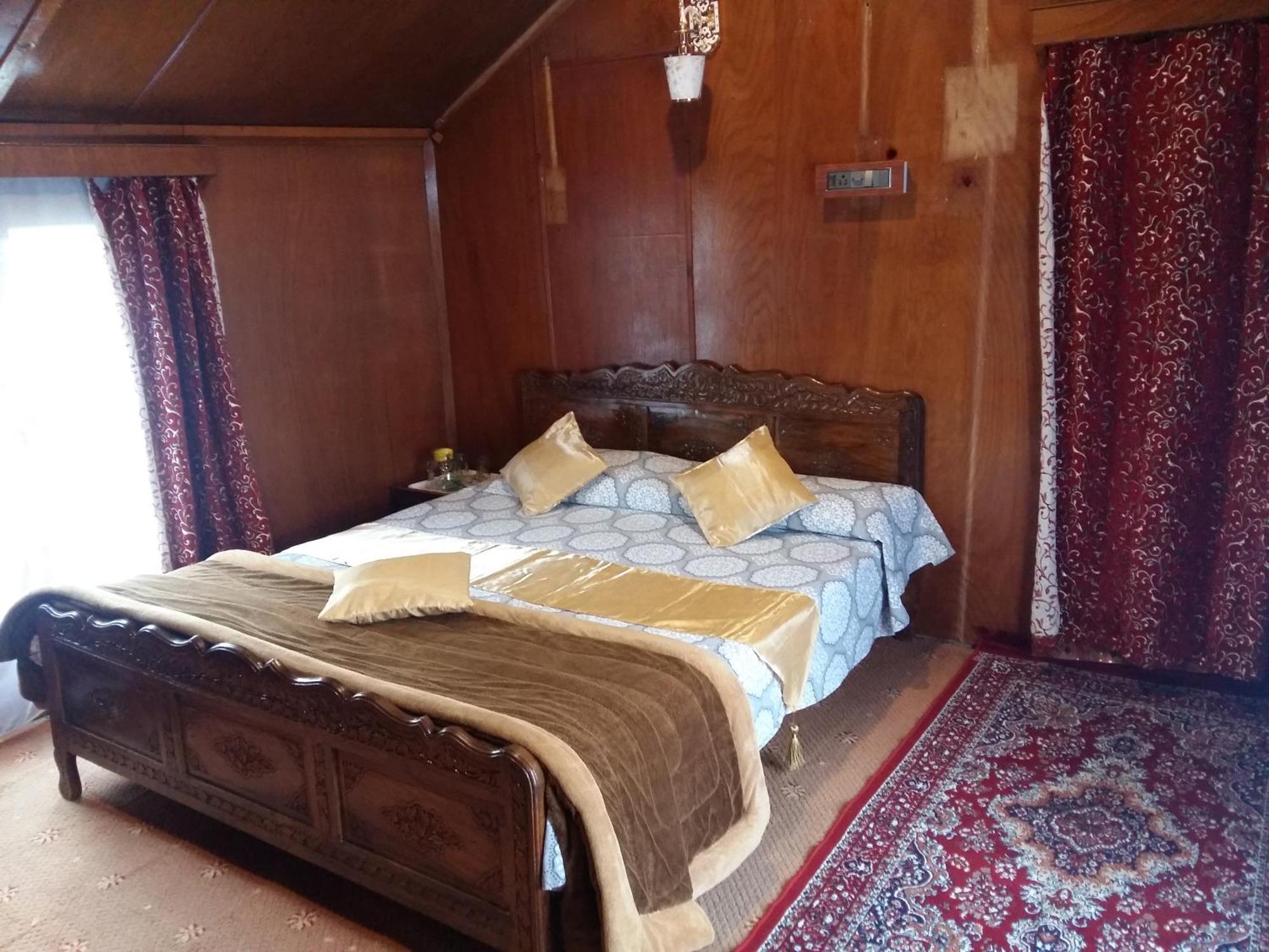 Houseboat Moon Of Kashmir Hotell Srīnagar Rom bilde