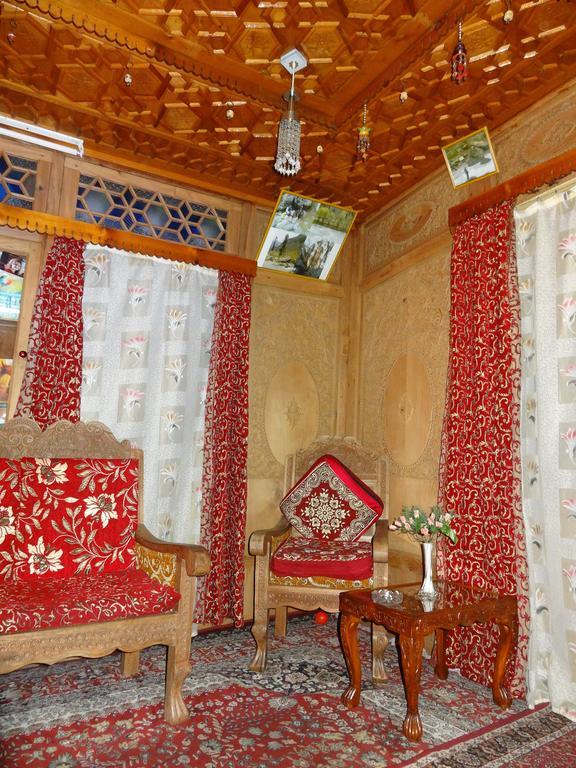 Houseboat Moon Of Kashmir Hotell Srīnagar Rom bilde