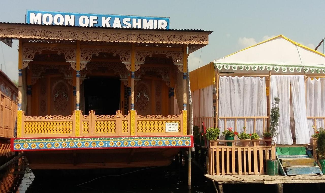 Houseboat Moon Of Kashmir Hotell Srīnagar Eksteriør bilde