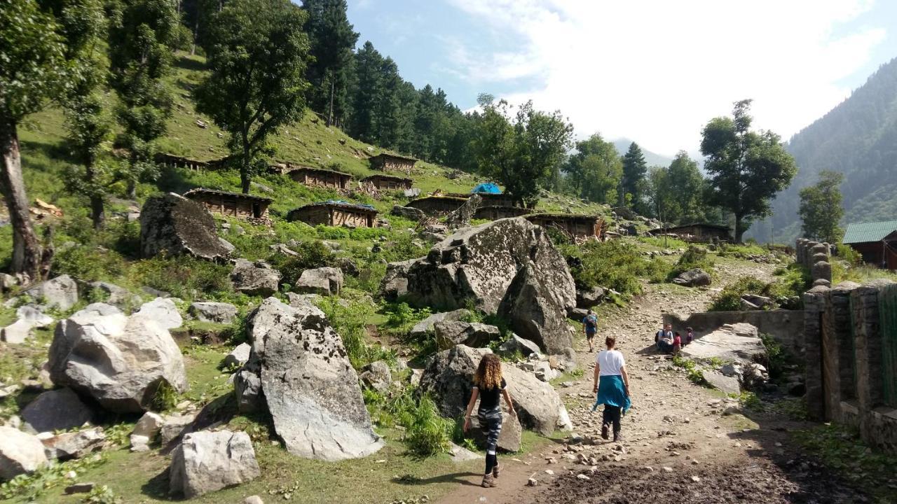 Houseboat Moon Of Kashmir Hotell Srīnagar Eksteriør bilde